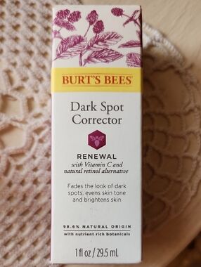 Burt's Bees Dark Spot Corrector - White & Yellow Packaging